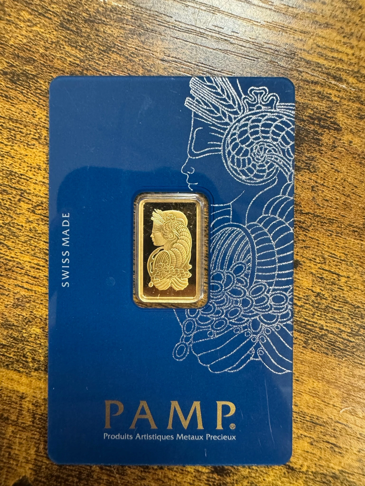 Singular gold bar